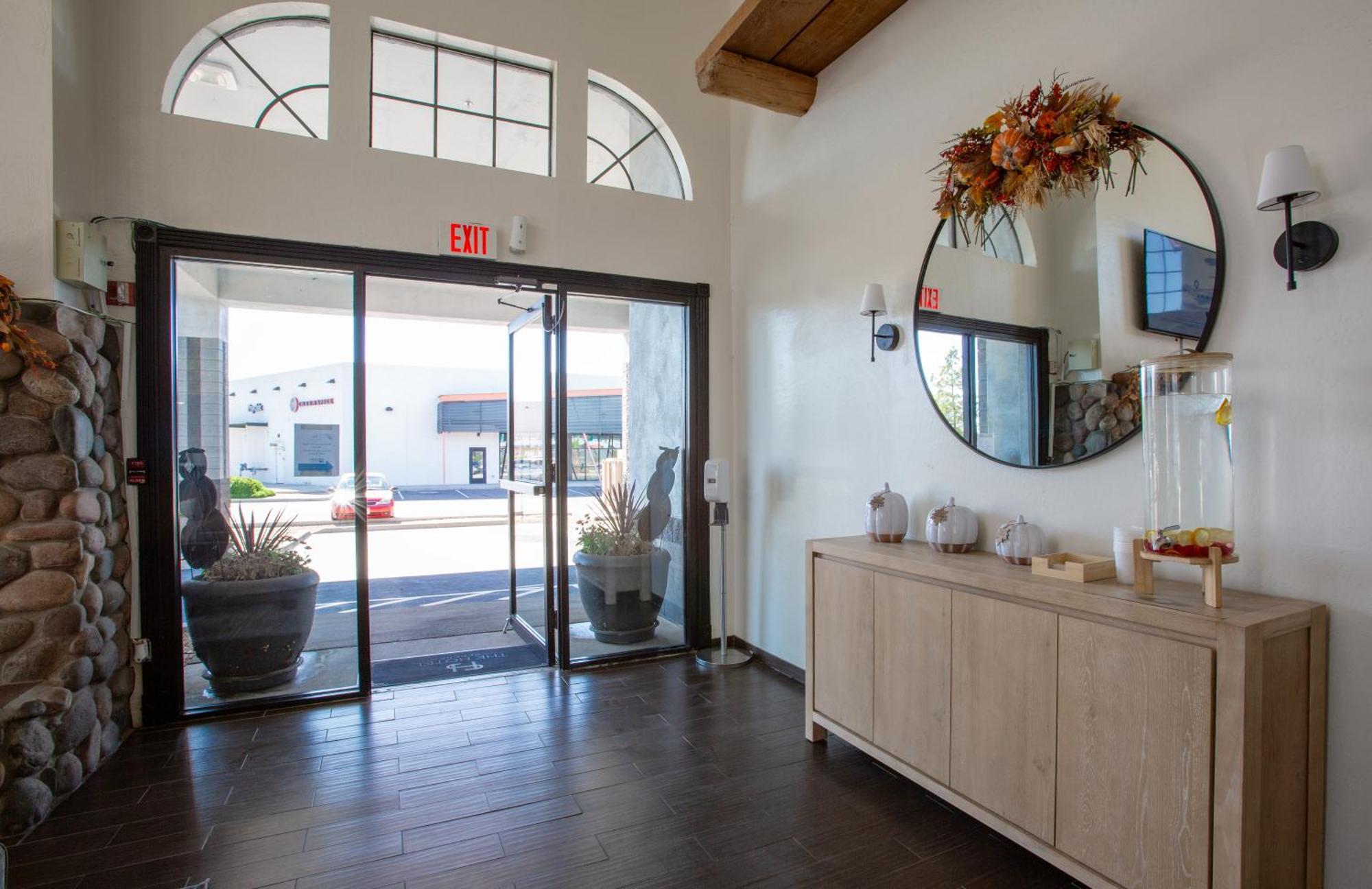 The Hotel Serene Glendale Peoria, Surestay Collection By Best Western Exterior photo